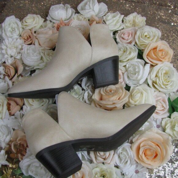 HOST PICK! NIB Journee Collection ankle booties 8.5 - Picture 2 of 10